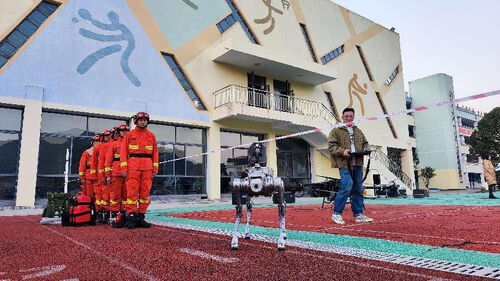 últimas notícias da empresa sobre Exercício de simulação de fogo com drones e robôs