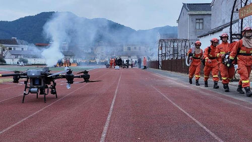 últimas notícias da empresa sobre Parceiro inteligente e eficiente no combate a incêndios: divulgação da cooperação entre os drones MYUAV e o combate a incêndios