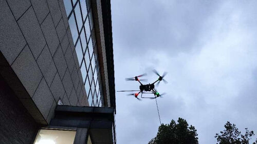 últimas notícias da empresa sobre O que é que as grandes empresas procuram quando querem entrar no negócio de limpeza de edifícios com drones?