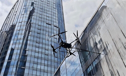 últimas notícias da empresa sobre Combater o envelhecimento das aranhas MYUAV FC Drones de limpeza de alta altitude duplo amarrado preencher a lacuna de mão de obra