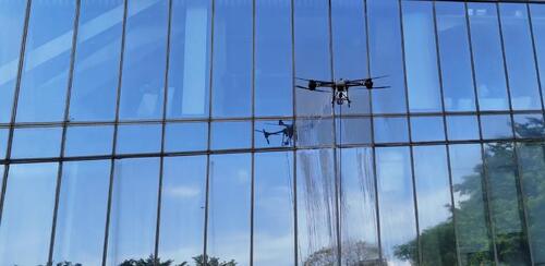 últimas notícias da empresa sobre Aplicação prática do UAV MYUAV: limpeza eficiente da fachada do edifício Shenzhen Hanjing