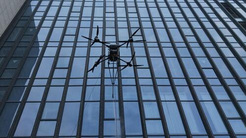 últimas notícias da empresa sobre Inovação tecnológica: MYUAV duplo amarrado limpeza de alta altitude UAV limpeza padronizada Jiaxing Ginásio