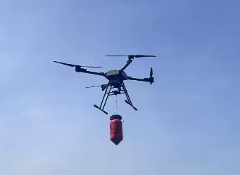 últimas notícias da empresa sobre Baldes de Combate a Incêndios ligados a drones versus bombas de combate a incêndios: qual equipamento é mais adequado às suas necessidades?