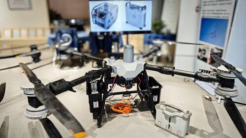 últimas notícias da empresa sobre Chamas Destemidas: Decifrando o DNA de Segurança do Drone de Combate a Incêndios de Âncora Dupla MYUAV FC100 da DJI