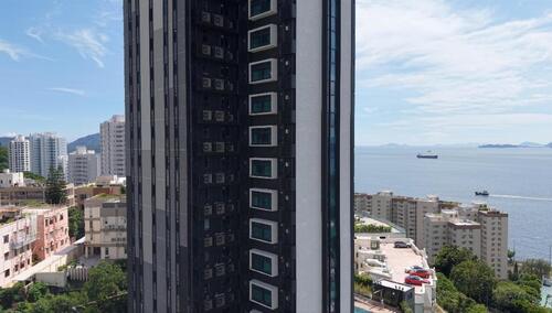 últimas notícias da empresa sobre O UAV de corda dupla MYUAV limpou eficientemente a complexa fachada cortina do Duoli Garden em Hong Kong, e a limpeza ecológica foi bem recebida