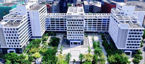 últimas notícias da empresa sobre Limpeza de fachadas no Unisplendor Information Port de Tsinghua: Um passo para operações padronizadas em altitudes elevadas