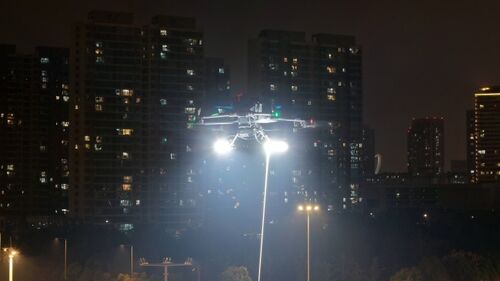últimas notícias da empresa sobre MYUAV M400S Drone de Iluminação Conectado define a Nova Era da Filmagem Noturna