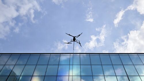 últimas notícias da empresa sobre Empoderamento tecnológico, construção de novas alturas em segurança: dados do MYUAV ajudam DJI M400 a desbloquear limpeza em altitude