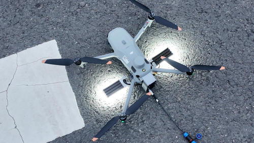 últimas notícias da empresa sobre Arrive Light, Illuminate Instantly | Field Application of the DJI M4 Tethered Lighting System